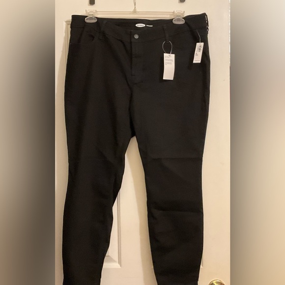 Old Navy Super Skinny Short Jeans - Picture 2 of 4